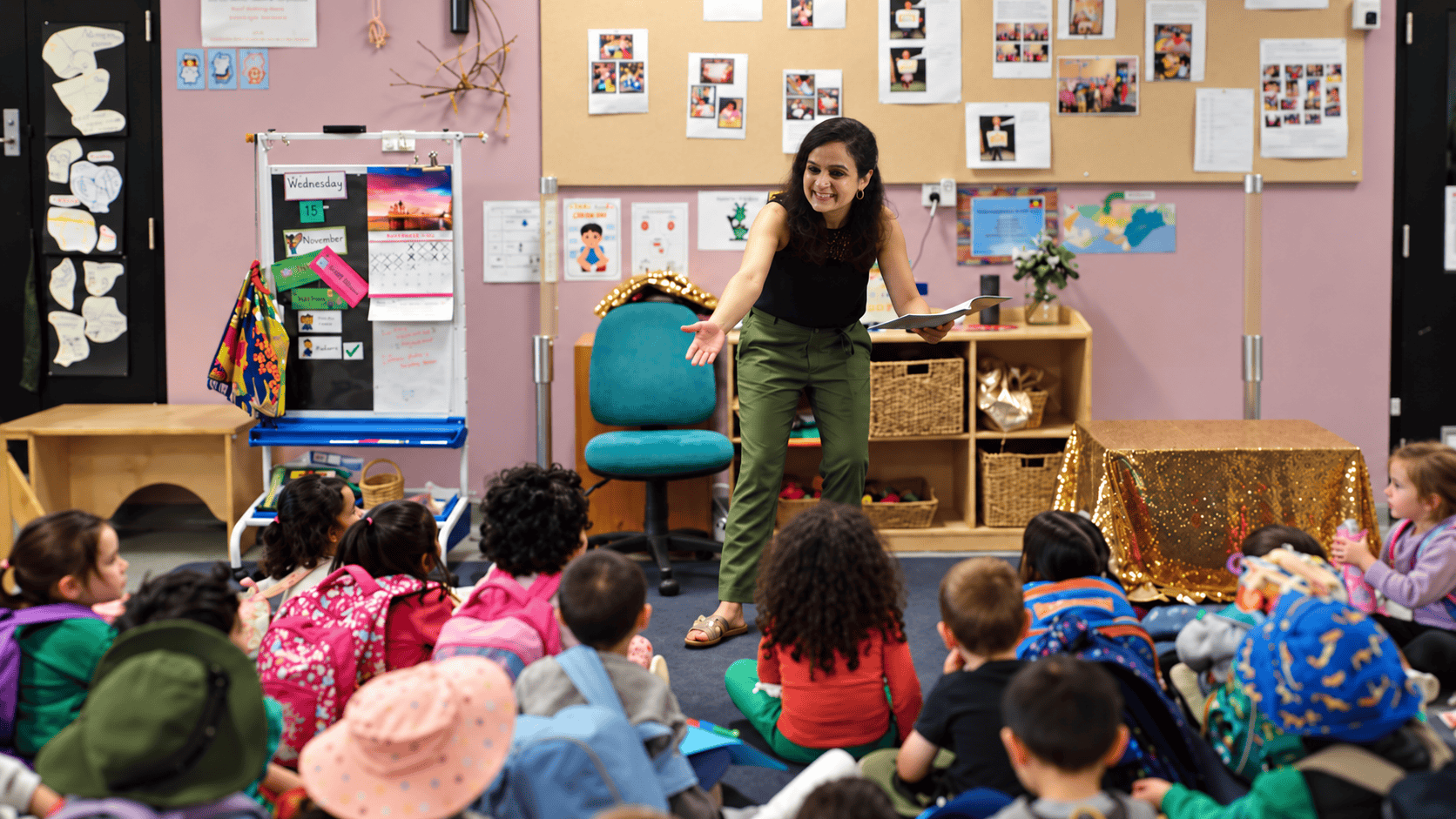 Melbourne based storyteller Rohini Vij tellimg stories to children in kindergarten